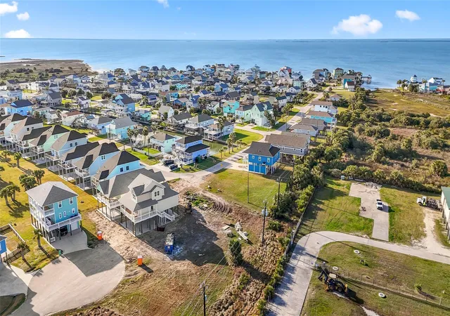 5th image of 3935 Laguna Dr, Galveston, TX 77554 | MLS# 57398141