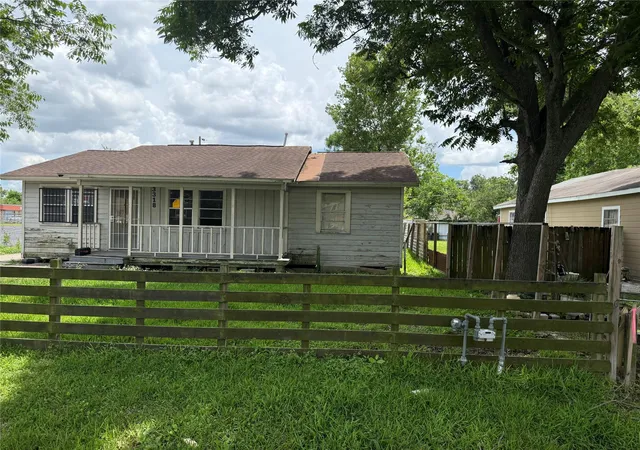 Photo 2 of Single family home for sale at 3318 Mooney Rd, Houston, TX 77093 | MLS# 66145574 | Listing updated on 2026-08-08