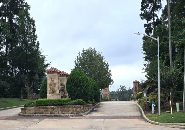 Photo 3 of Sale Pending at 1713 Mission Oaks Ct, Conroe, TX 77304 | MLS# 86444423 | Listing updated on 2026-08-10