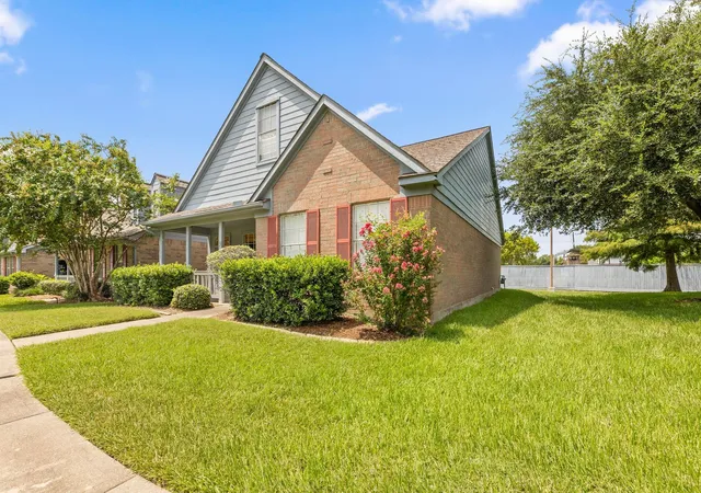 2nd image of 2601 S Broadway St #9, La Porte, TX 77571 | MLS# 98379670