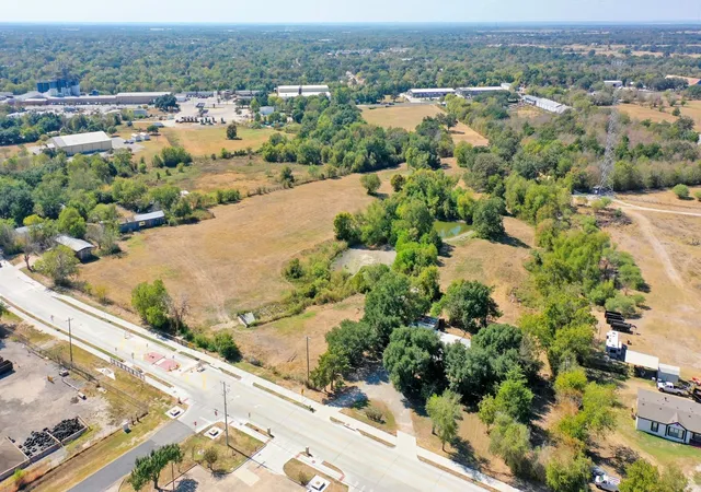 5th image of 2216 Old Hearne Rd, Bryan, TX 77803 | MLS# 90412952
