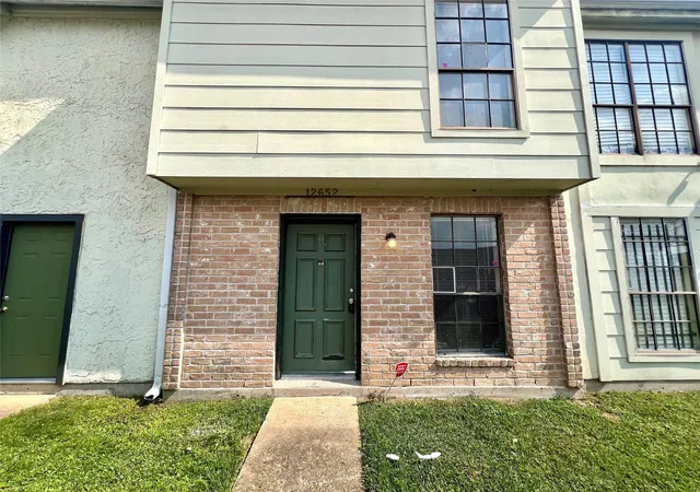Photo 1 of Condo for sale at 12652 Windsor Village Dr #2652, Houston, TX 77071 | MLS# 95915529 | Listing updated on 2026-01-17