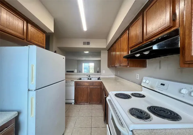 Photo 3 of Condo for sale at 12652 Windsor Village Dr #2652, Houston, TX 77071 | MLS# 95915529 | Listing updated on 2026-01-17