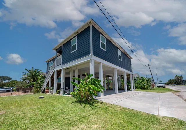 Photo 2 of Single family home for sale at 6902 Ave P, Galveston, TX 77551 | MLS# 74381264 | Listing updated on 2026-09-18