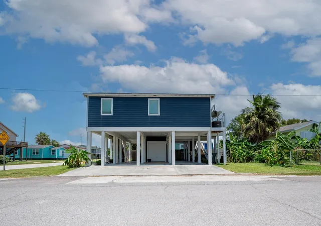 Photo 3 of Single family home for sale at 6902 Ave P, Galveston, TX 77551 | MLS# 74381264 | Listing updated on 2026-09-18