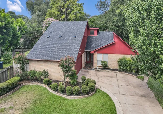 Photo 2 of Single family home for sale at 6614 Vialinda Dr, Houston, TX 77083 | MLS# 35023829 | Listing updated on 2026-09-21