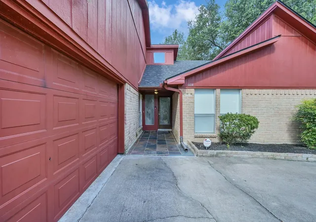 Photo 3 of Single family home for sale at 6614 Vialinda Dr, Houston, TX 77083 | MLS# 35023829 | Listing updated on 2026-09-21
