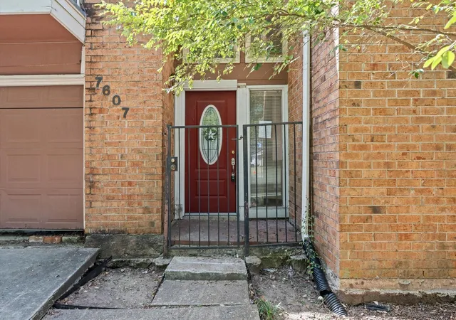 Photo 3 of Single family home for sale at 7607 Secretariat Ln, Houston, TX 77071 | MLS# 59469245 | Listing updated on 2026-09-10