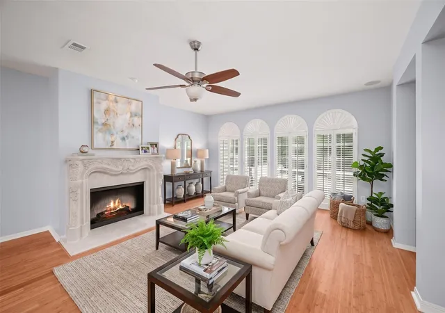 3rd image of 4431 Castle Court, Houston, TX 77006 | MLS# 97068630