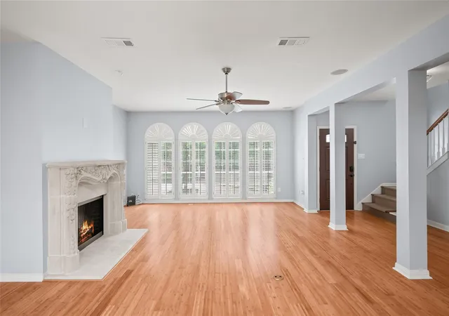 4th image of 4431 Castle Court, Houston, TX 77006 | MLS# 97068630