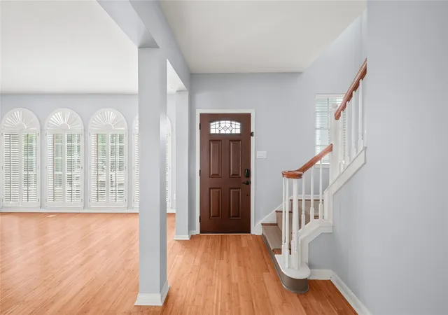 5th image of 4431 Castle Court, Houston, TX 77006 | MLS# 97068630