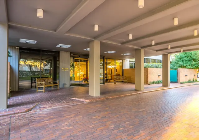 2nd image of 15 Greenway Plz #26J, Houston, TX 77046 | MLS# 38004640