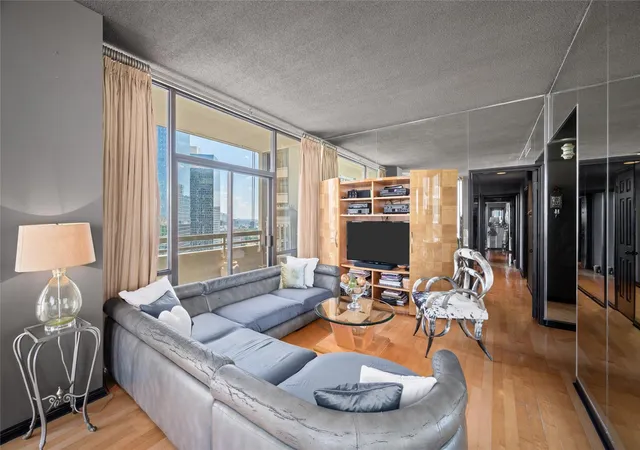 3rd image of 15 Greenway Plz #26J, Houston, TX 77046 | MLS# 38004640