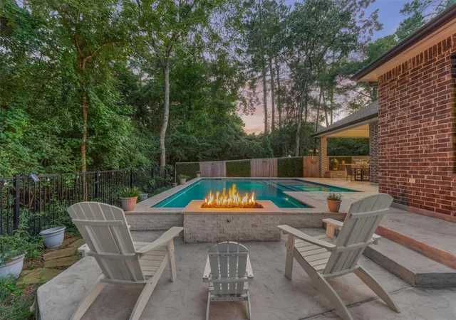 Photo 3 of Sale Pending at 127 Stellar Hills Ct, Willis, TX 77318 | MLS# 37244891 | Listing updated on 2026-08-24