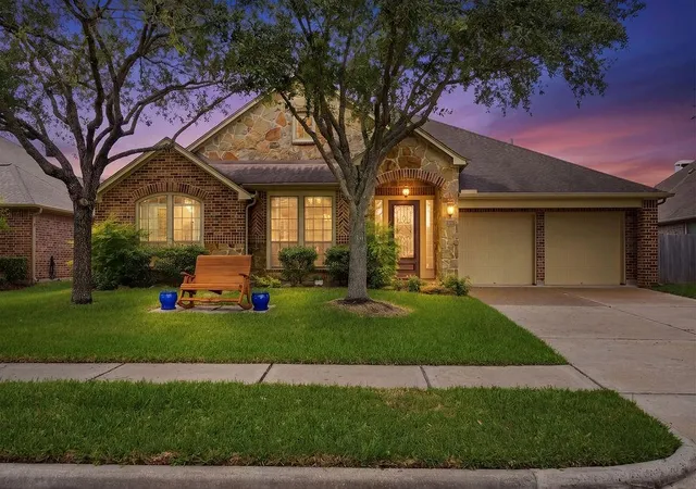Homes for sale in League City, TX | 527 Jordan Creek Ct, League City, TX 77573 | MLS# 49777434