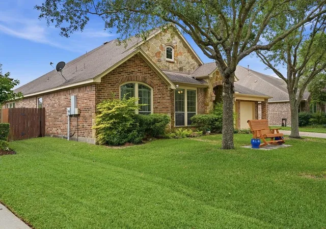 Homes for sale in League City, TX | 527 Jordan Creek Ct, League City, TX 77573 | MLS# 49777434