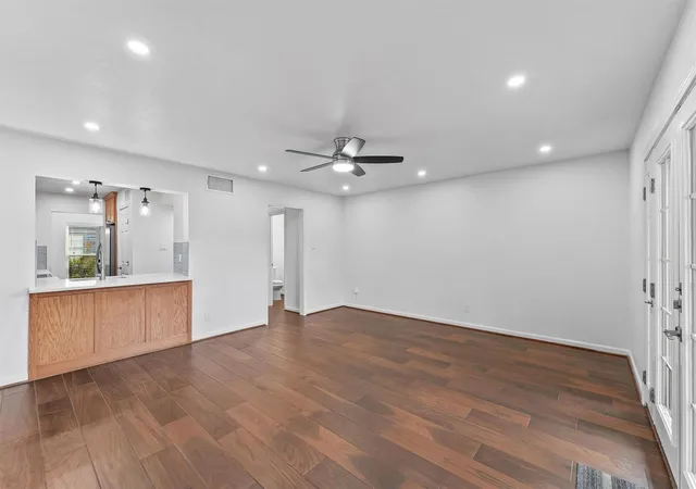 5th image of 11550 Chimney Rock Rd, Houston, TX 77035