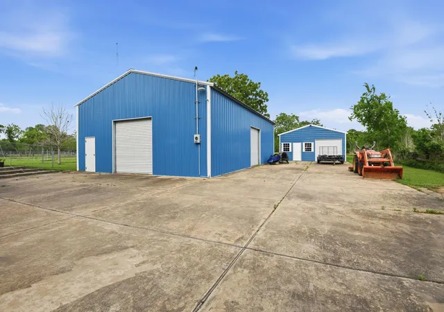 Photo 3 of Single family home for sale at 3625 County Rd 36, Angleton, TX 77515 | MLS# 16504565 | Listing updated on 2026-09-11