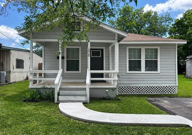 1st image of 1010 Palestine St, Conroe, TX 77301 | MLS# 93745964