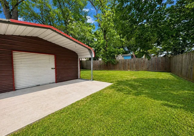 22nd image of 1010 Palestine St, Conroe, TX 77301 | MLS# 93745964