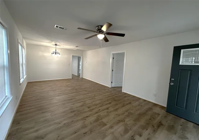 4th image of 1010 Palestine St, Conroe, TX 77301 | MLS# 93745964