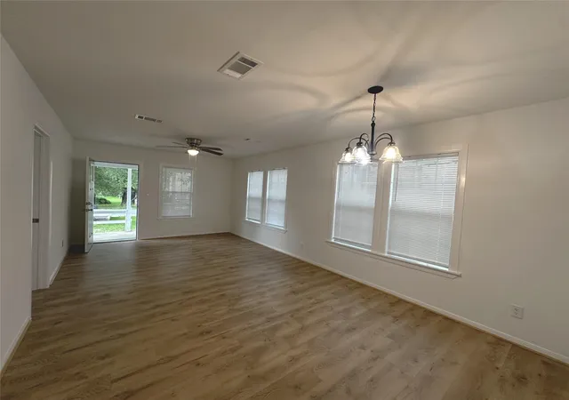 5th image of 1010 Palestine St, Conroe, TX 77301 | MLS# 93745964