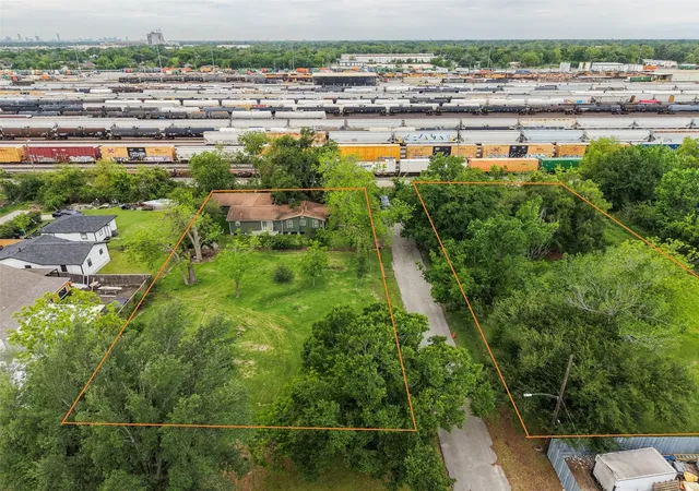 2nd image of 7702 King St, Houston, TX 77028 | MLS# 29912032