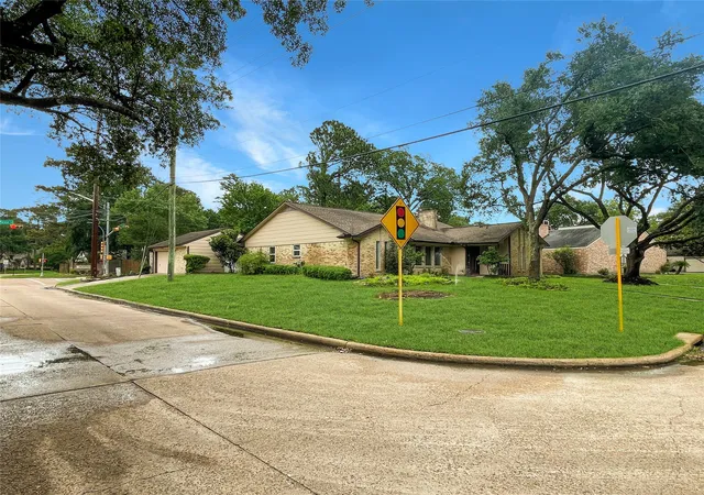 Photo 1 of Sale Pending at 13234 Holston Hills Dr, Houston, TX 77069 | MLS# 28210423 | Listing updated on 2026-09-03