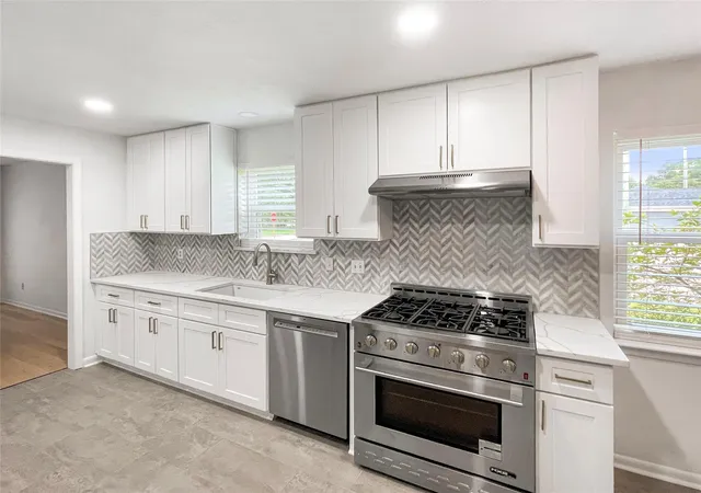 Photo 3 of Sale Pending at 13234 Holston Hills Dr, Houston, TX 77069 | MLS# 28210423 | Listing updated on 2026-09-03