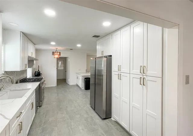 Photo 3 of Sale Pending at 13234 Holston Hills Dr, Houston, TX 77069 | MLS# 28210423 | Listing updated on 2026-09-03