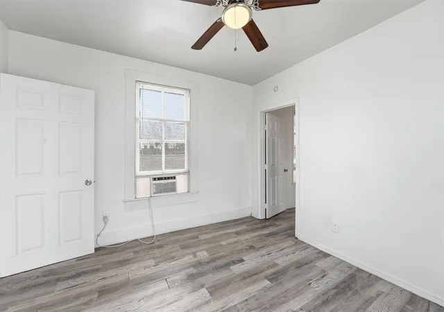 4th image of 3913 Winnie St, Galveston, TX 77550 | MLS# 18806403