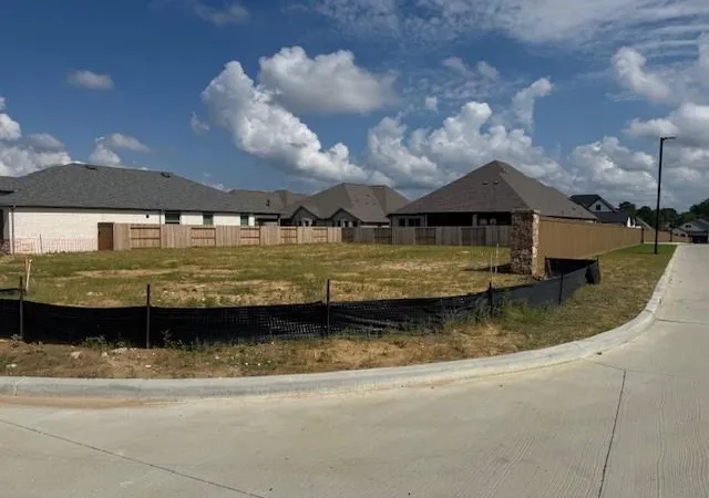 Photo 4 of Single family home for sale at 10402 Painted Brush Ln, Willis, TX 77318 | MLS# 47076029 | Listing updated on 2026-08-21
