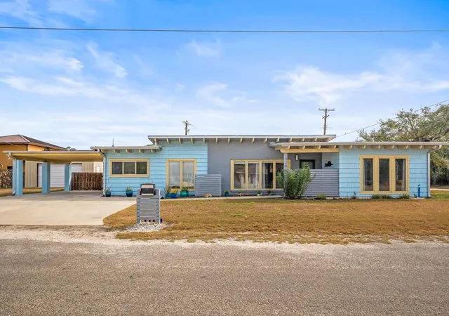 Photo 3 of Single family home for sale at 320 Timothy St, Rockport, TX 78382 | MLS# 45919764 | Listing updated on 2026-09-07