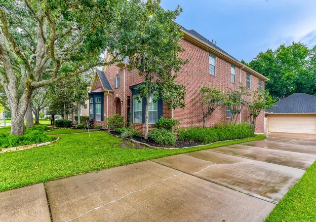 2nd image of 2610 W Bainbridge Cir, Pearland, TX 77584 | MLS# 6590235