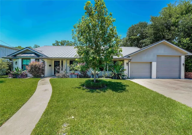 Homes for sale in Columbus, TX | 1124 Bowie St, Columbus, TX 78934 | MLS# 16726165