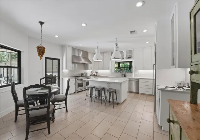 4th image of 1124 Bowie St, Columbus, TX 78934 | MLS# 16726165