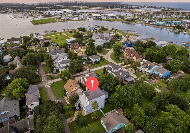 2nd image of 209 Queen Rd, Kemah, TX 77565 | MLS# 95240635