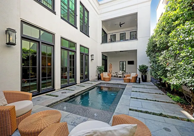 3rd image of 2521 Westgate Dr, Houston, TX 77019 | MLS# 56040550
