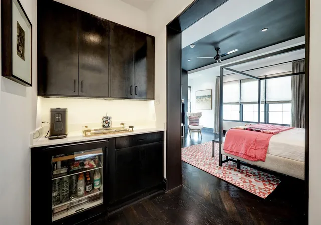 5th image of 2521 Westgate Dr, Houston, TX 77019 | MLS# 56040550