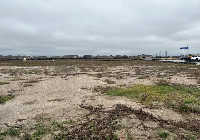 2nd image of 1825 S Wildflower Dr, Deer Park, TX 77536 | MLS# 39959348