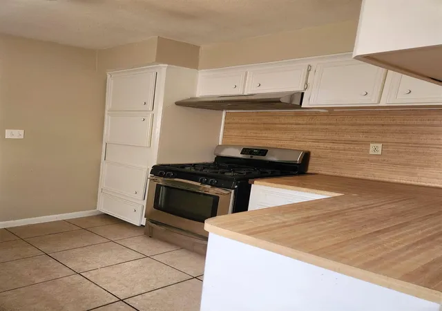 Photo 4 of Sale Pending at 11410 Spring Grv Dr, Houston, TX 77099 | MLS# 34091334 | Listing updated on 2026-09-25