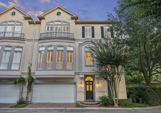 Photo 1 of Townhouse for sale at 2931 Brompton Sq Dr, Houston, TX 77025 | MLS# 75543913 | Listing updated on 2026-08-19