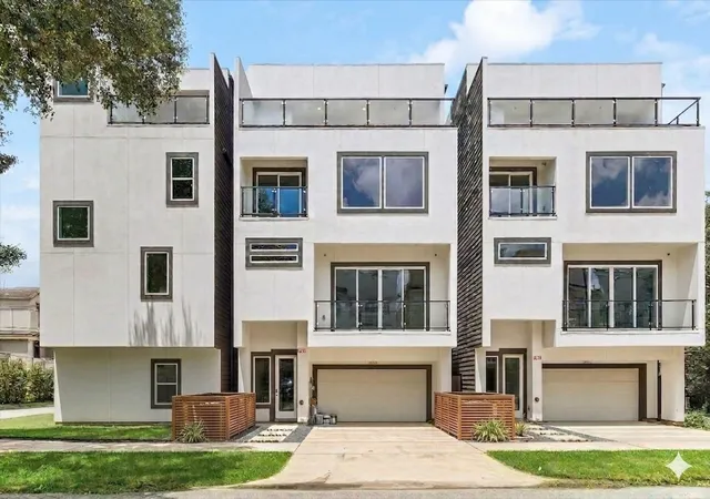 Townhouse for sale at 1605 Utah St, Houston, TX 77007 | MLS# 45371509 | Listing updated on 2026-08-24