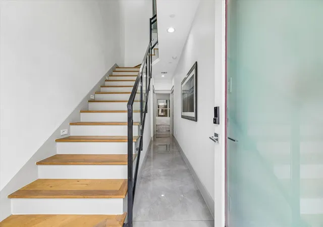 Photo 1 of Townhouse for sale at 1605 Utah St, Houston, TX 77007 | MLS# 45371509 | Listing updated on 2026-08-24