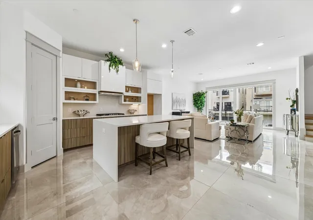 Photo 2 of Townhouse for sale at 1605 Utah St, Houston, TX 77007 | MLS# 45371509 | Listing updated on 2026-08-24