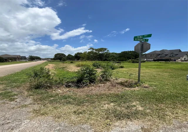 3rd image of 7918 Veranda Dr, Baytown, TX 77523 | MLS# 70730302