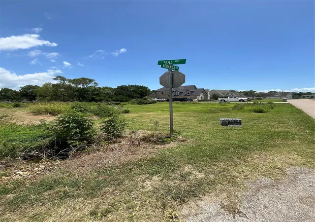 4th image of 7918 Veranda Dr, Baytown, TX 77523 | MLS# 70730302
