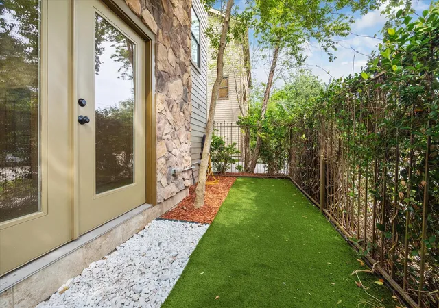 2nd image of 415 Tuam St, Houston, TX 77006 | MLS# 10913868