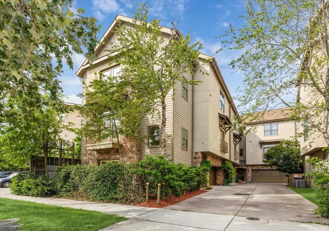 3rd image of 415 Tuam St, Houston, TX 77006 | MLS# 10913868