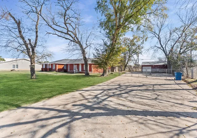 2nd image of 1106 5th St, Hempstead, TX 77445 | MLS# 82379736